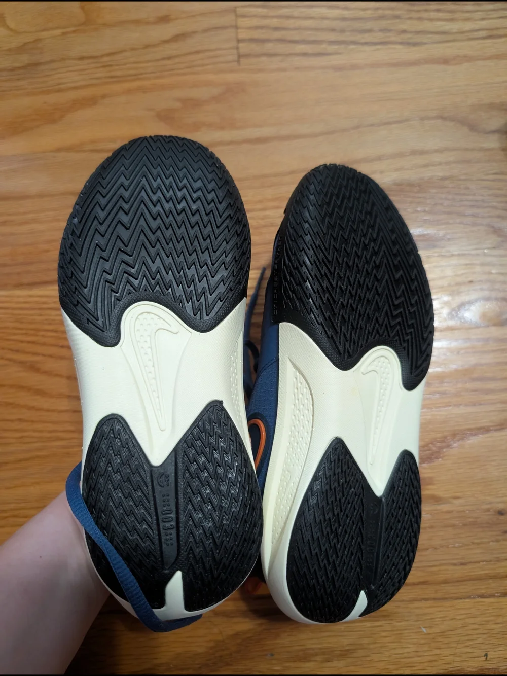 Nike Navy GT Cut 3 SE Shoes, Size 3.5